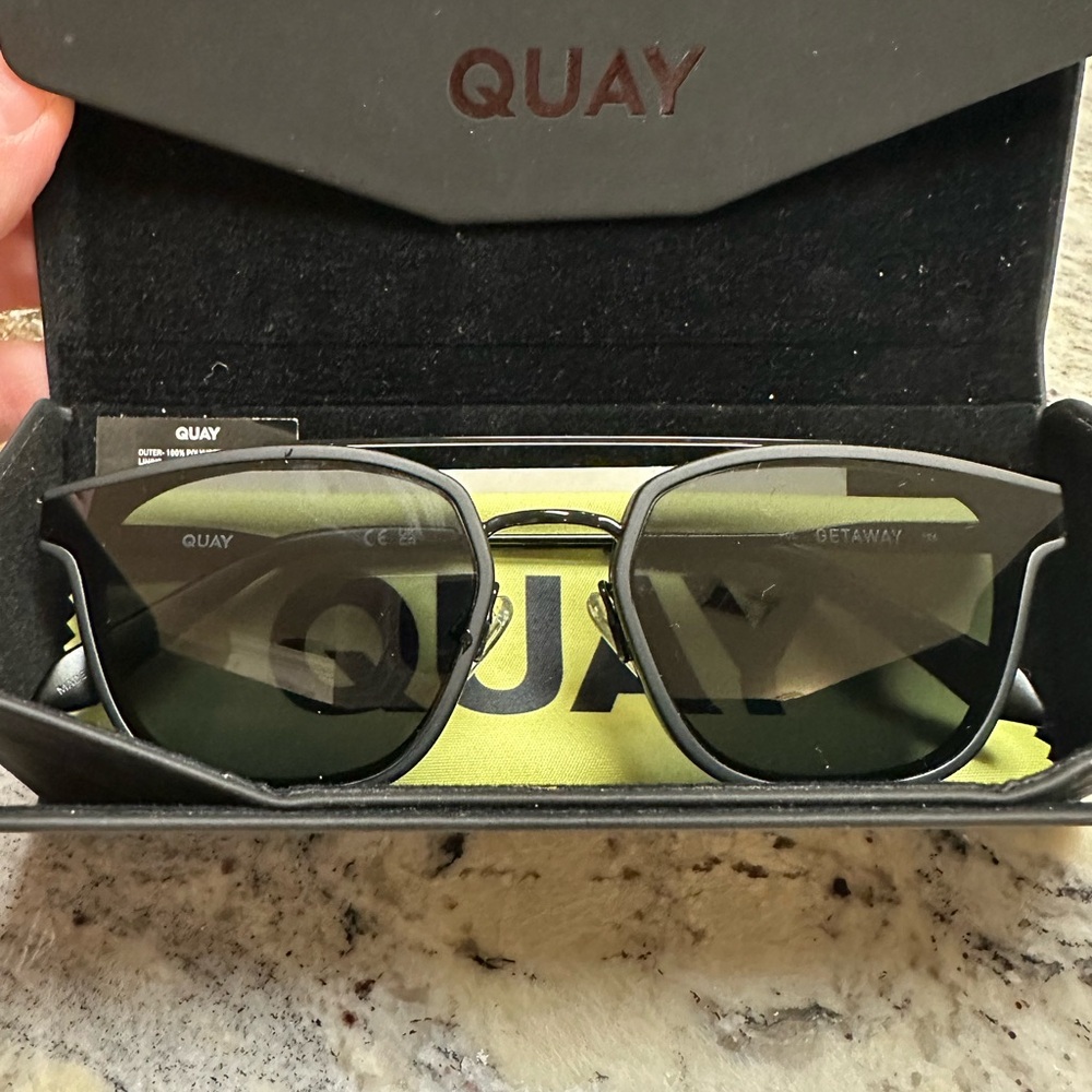 Quay Black Sunglasses with Case*NEW* - Picture 3 of 9